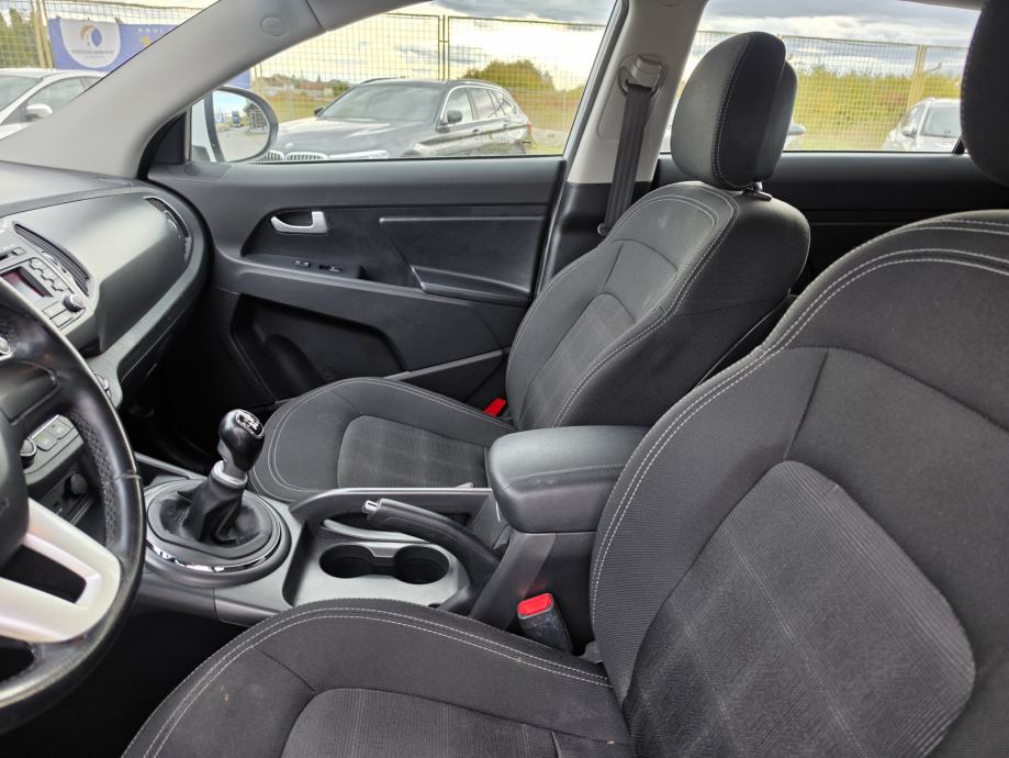 Kia Sportage 2WD 1,7 CRDi*SERVISNA *GARANCIJA 12 MJ *KARTICE 36 RATA*, fotografija 11