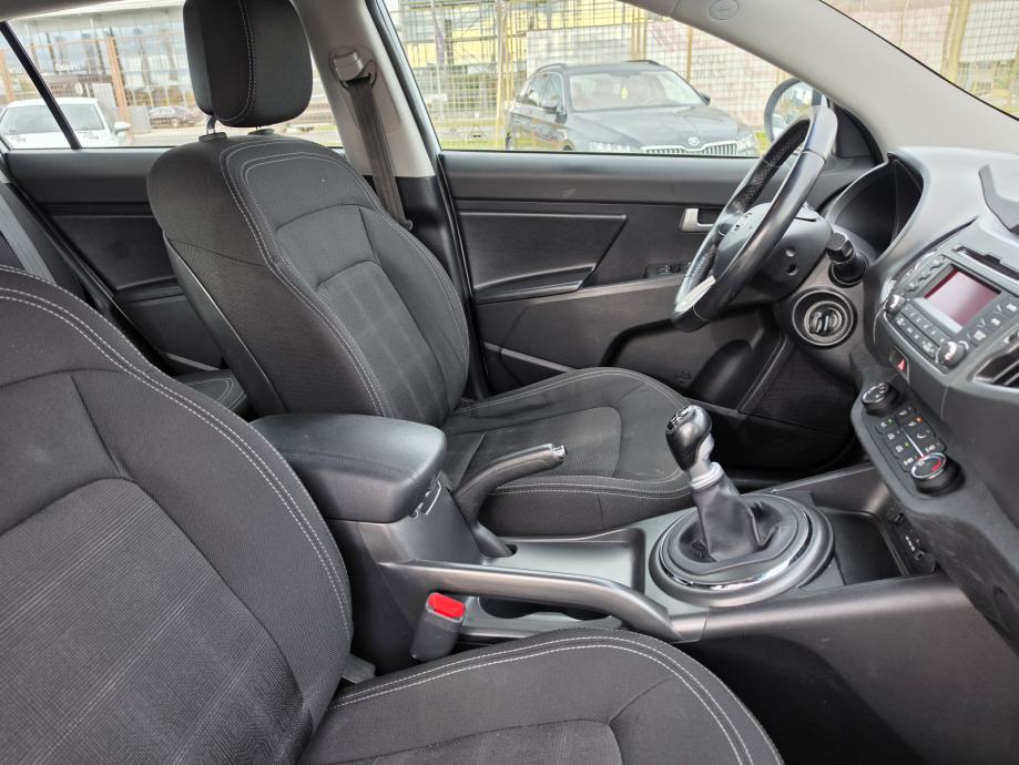 Kia Sportage 2WD 1,7 CRDi*SERVISNA *GARANCIJA 12 MJ *KARTICE 36 RATA*, fotografija 13
