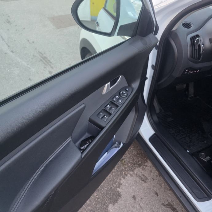 Kia Sportage AWD 2,0 CRDi automatik, fotografija 10
