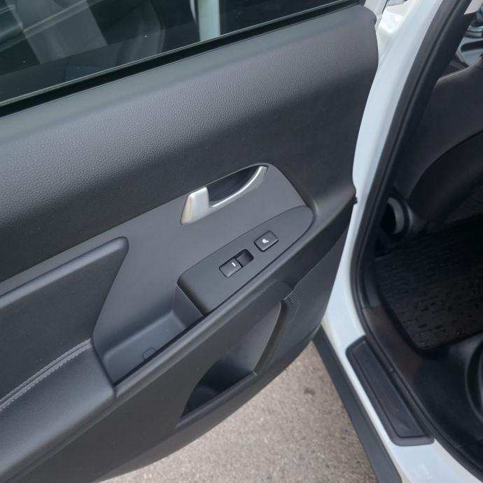Kia Sportage AWD 2,0 CRDi automatik, fotografija 12