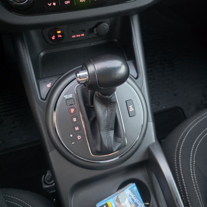 Kia Sportage AWD 2,0 CRDi automatik, fotografija 13