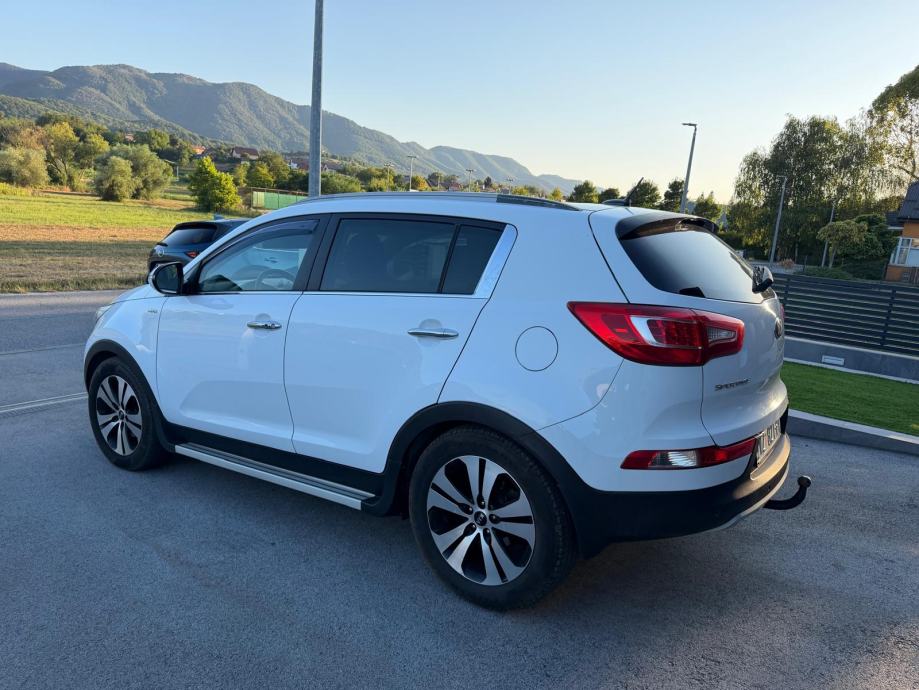 Kia Sportage AWD 2,0 CRDi odlična oprema,redovito servisiran,reg!!, fotografija 7