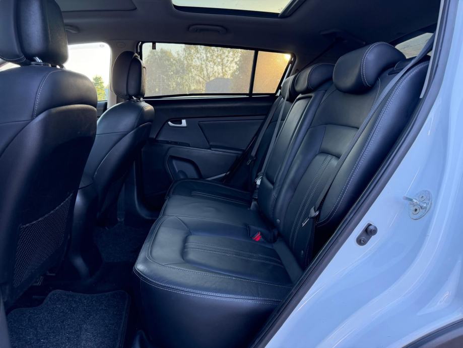 Kia Sportage AWD 2,0 CRDi odlična oprema,redovito servisiran,reg!!, fotografija 9