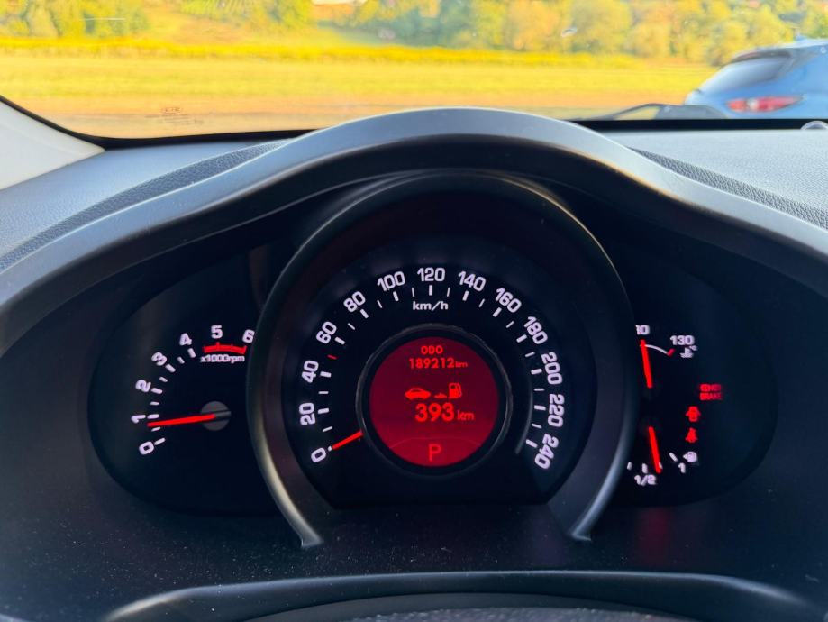 Kia Sportage AWD 2,0 CRDi odlična oprema,redovito servisiran,reg!!, fotografija 14