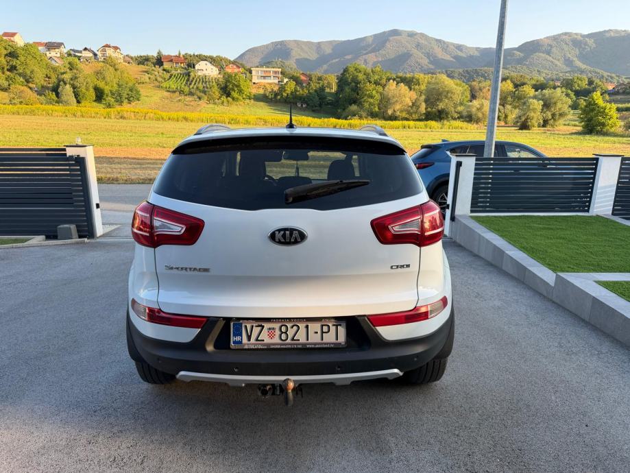 Kia Sportage AWD 2,0 CRDi odlična oprema,redovito servisiran,reg!!, fotografija 3