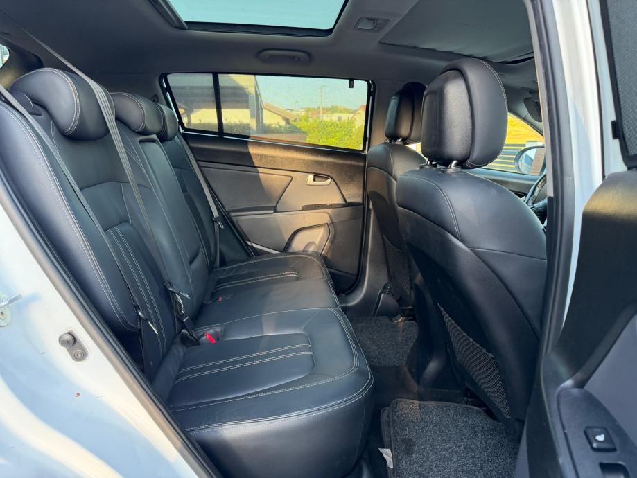 Kia Sportage AWD 2,0 CRDi odlična oprema,redovito servisiran,reg!!, fotografija 11