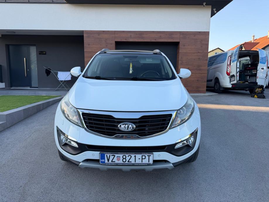 Kia Sportage AWD 2,0 CRDi odlična oprema,redovito servisiran,reg!!, fotografija 2