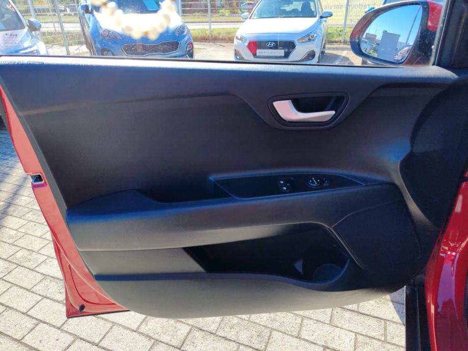 KIA Stonic 1.2 DPI FUN, fotografija 13