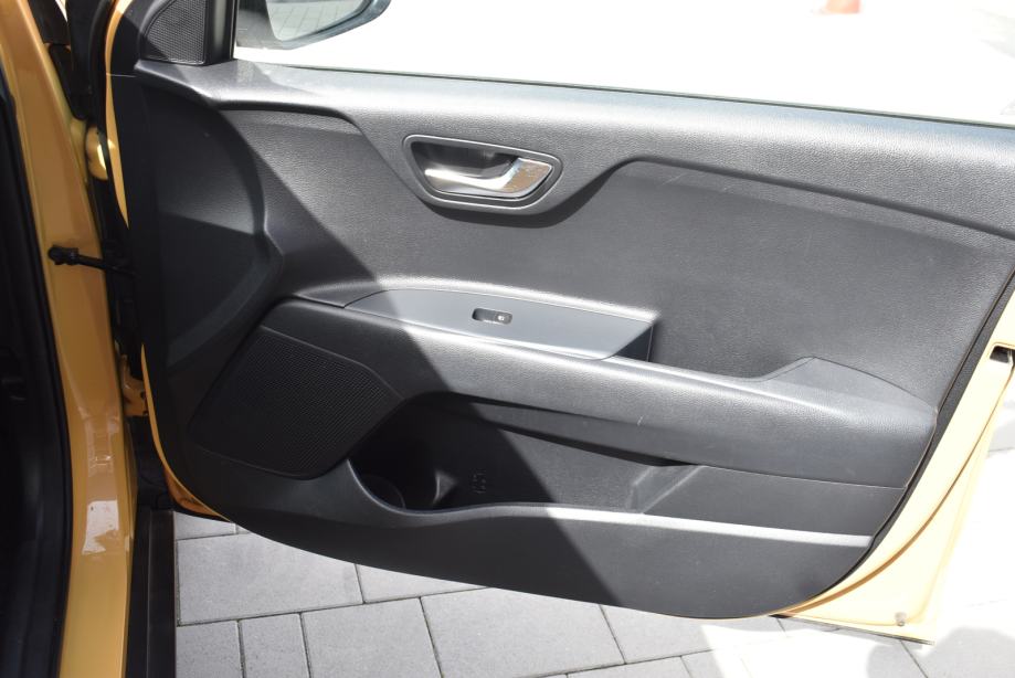 Kia Stonic 1.2 GAS LX URBAN, NAVIGACIJA, STRAŽNJA KAMERA, TEMPOMAT, fotografija 20
