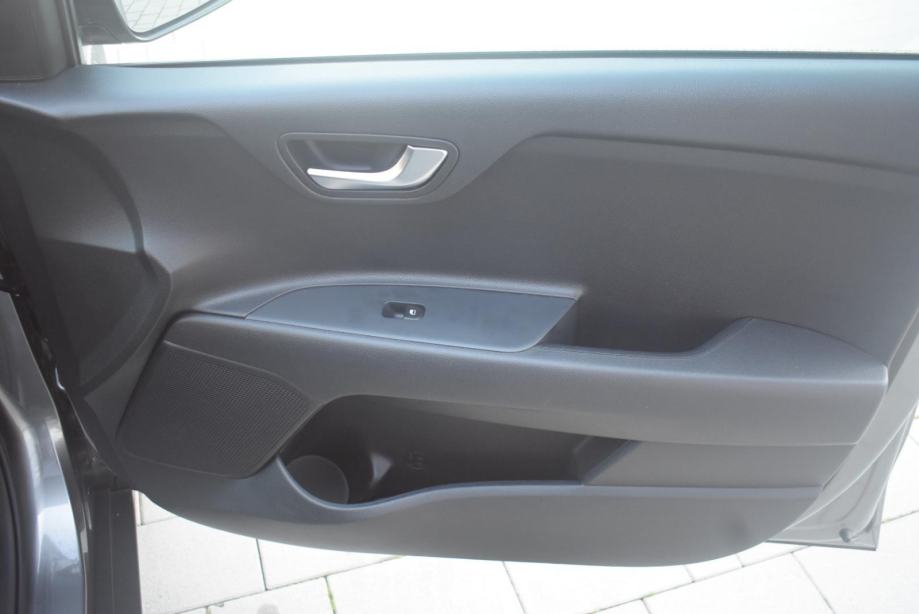 KIA Stonic 1.2 URBAN, NAVIGACIJA , JAMSTVO, fotografija 20