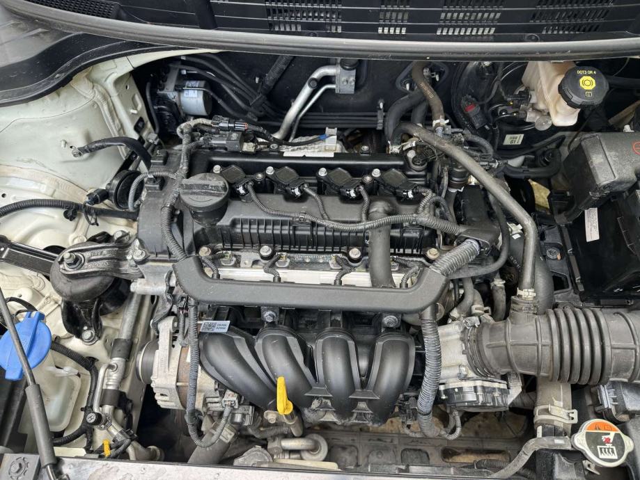 Kia Stonic 1,25 LX Active -1.vlasnik 2018 god -73.453 km, fotografija 15