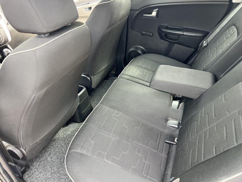 Kia Venga 1,4 CRDi EX, fotografija 14