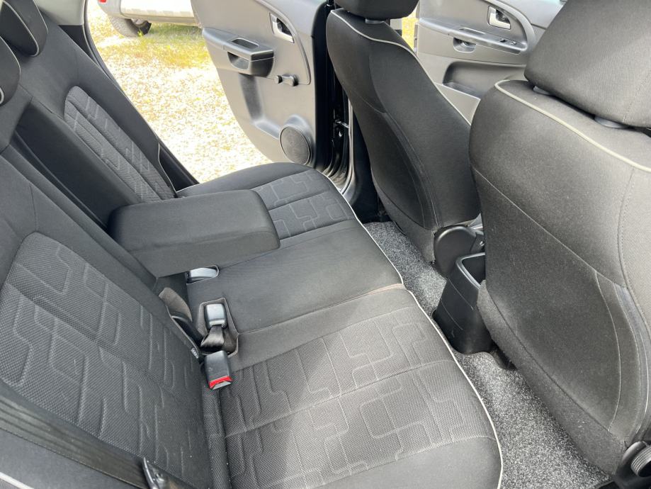 Kia Venga 1,4 CRDi EX, fotografija 12