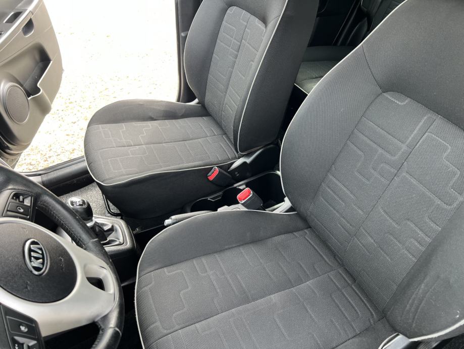 Kia Venga 1,4 CRDi EX, fotografija 16