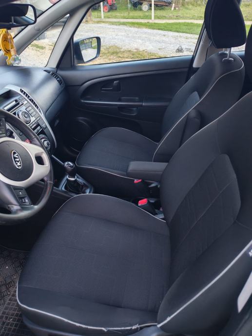 Kia Venga 1,4 EX 2013, fotografija 5
