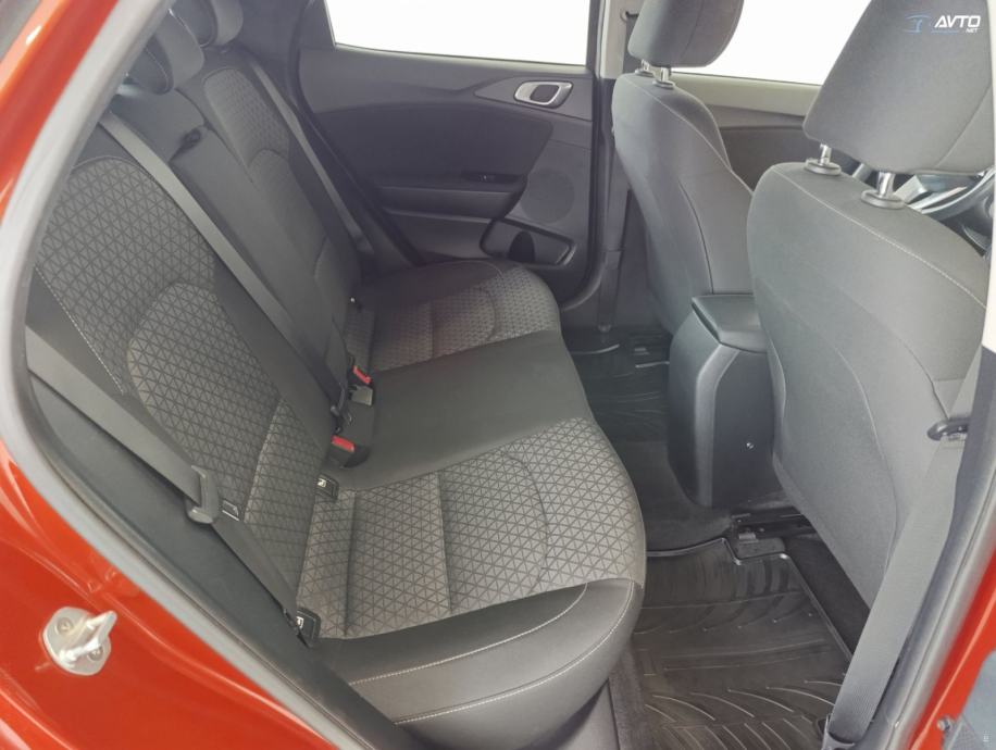 Kia XCeed 1.0 T-GDI, fotografija 10