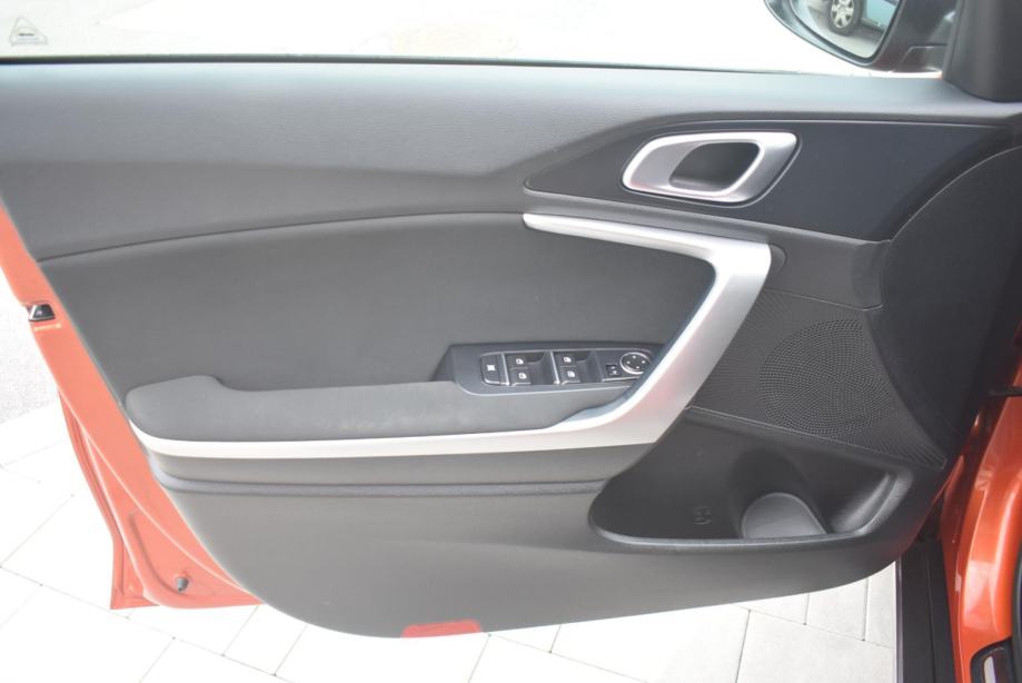 KIA XCeed 1.0 T-GDI, STRAŽNJA KAMERA, JAMSTVO, fotografija 19
