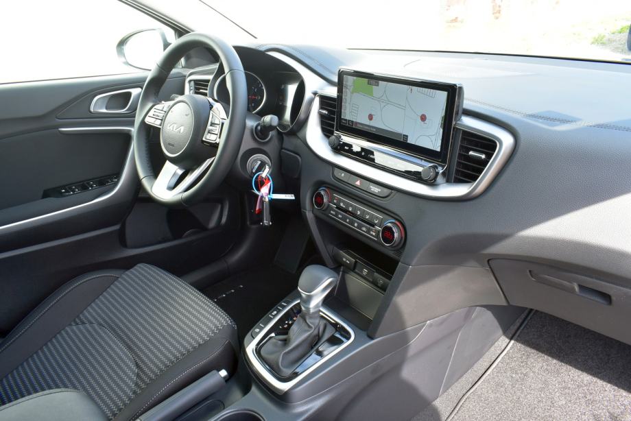 Kia XCeed 1.6 T-GDi LX Smart DCT *HR* TVORNIČKO, REG. DO 03/2027*, fotografija 8