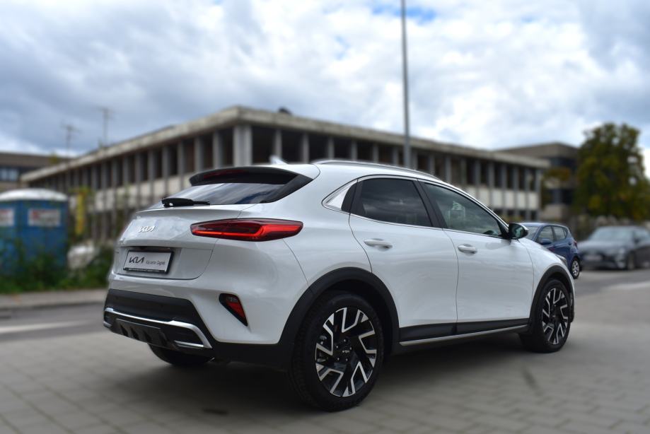 KIA XCEED 1.6 T-GDI, NAVIGACIJA, MALO KM., JAMSTVO, fotografija 6