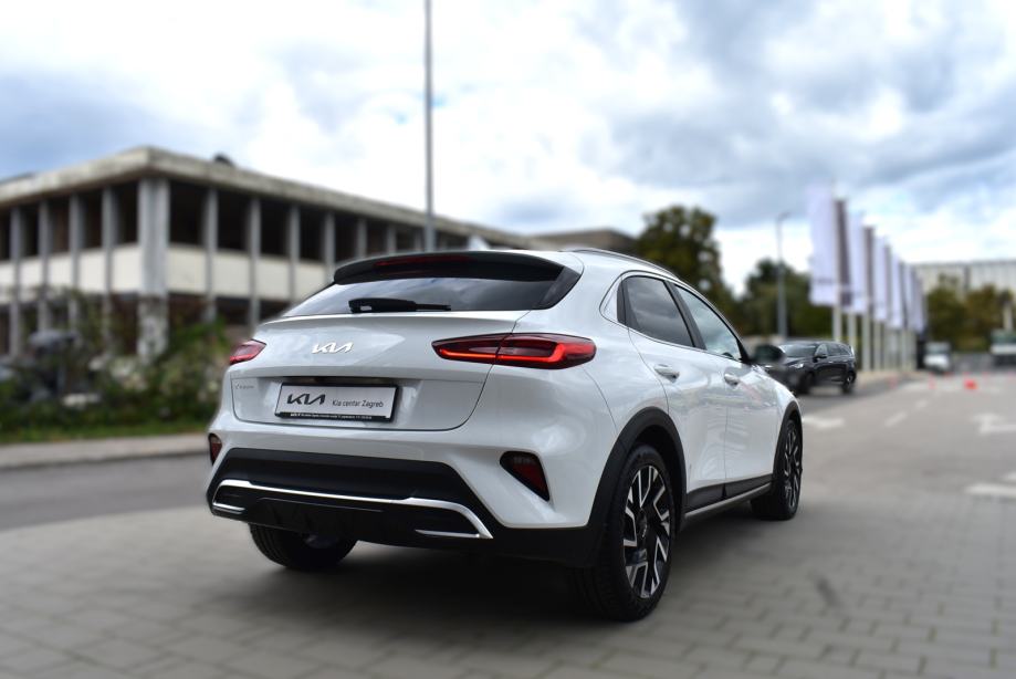 KIA XCEED 1.6 T-GDI, NAVIGACIJA, MALO KM., JAMSTVO, fotografija 7