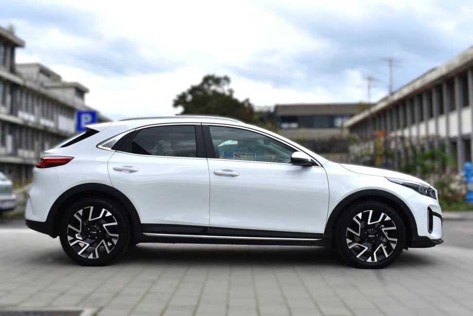 KIA XCEED 1.6 T-GDI, NAVIGACIJA, MALO KM., JAMSTVO, fotografija 5
