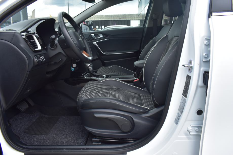 KIA XCEED 1.6 T-GDI, NAVIGACIJA, MALO KM., JAMSTVO, fotografija 15