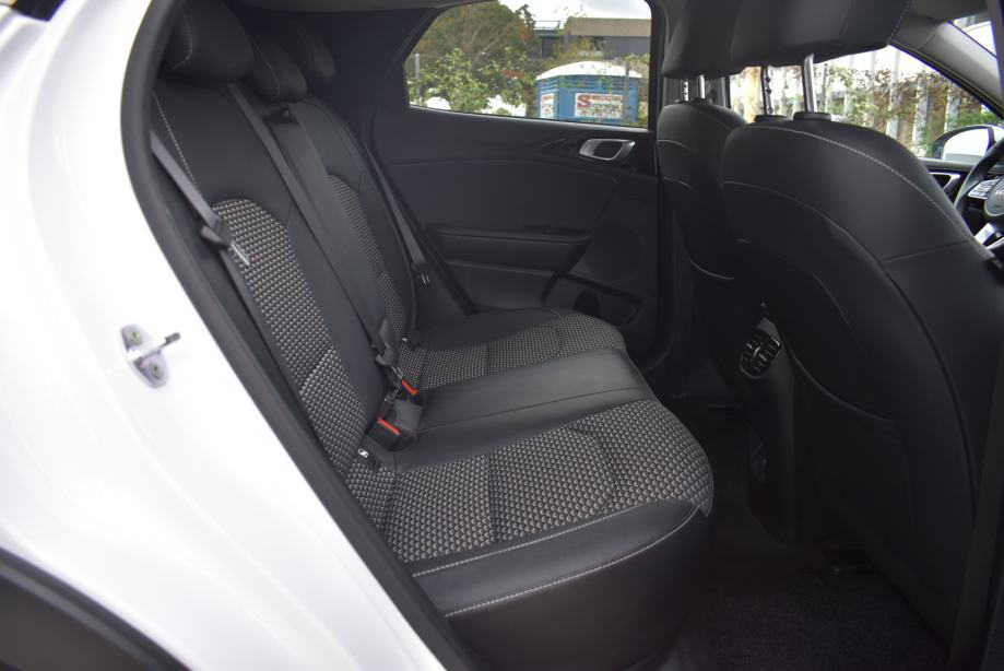 KIA XCEED 1.6 T-GDI, NAVIGACIJA, MALO KM., JAMSTVO, fotografija 18
