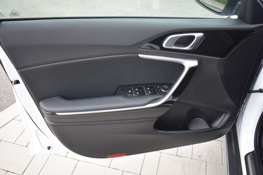 KIA XCEED 1.6 T-GDI, NAVIGACIJA, MALO KM., JAMSTVO, fotografija 19