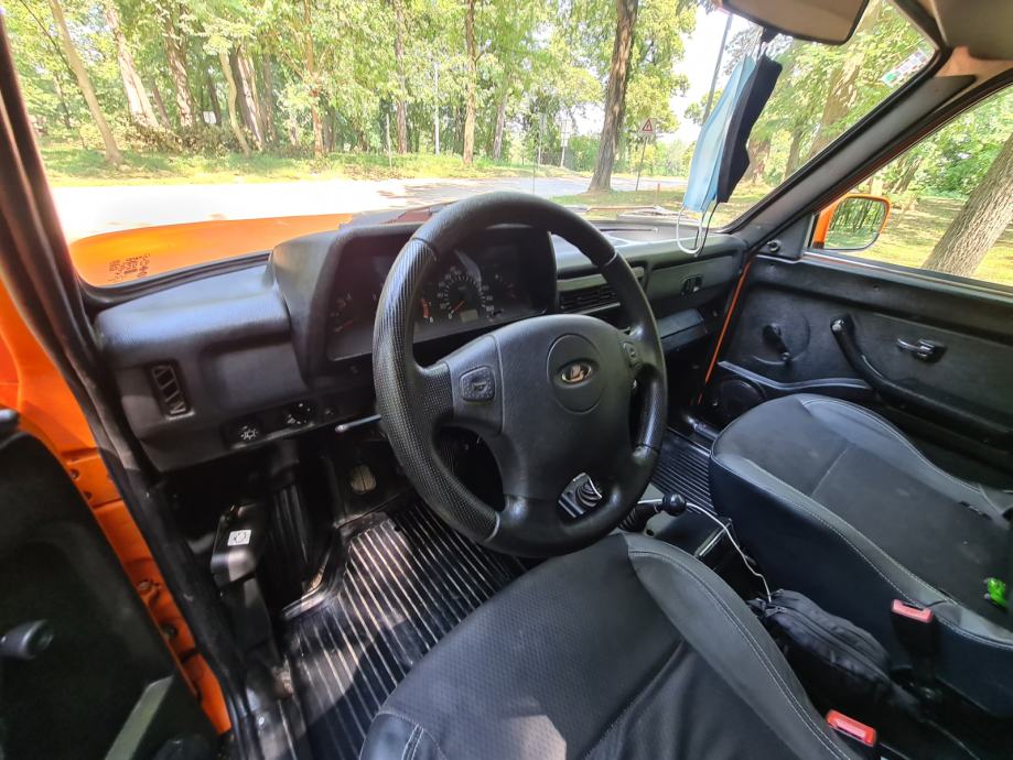 *LADA NIVA * NOVI PLIN LOVATO, KLIMA ,SERVO,KUKA, 2011 god.