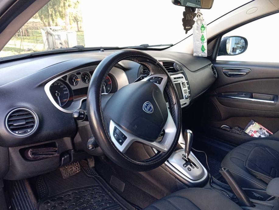 Lancia Delta 1,6 mjt, 2013,automatik, pogled izvana - slika 2