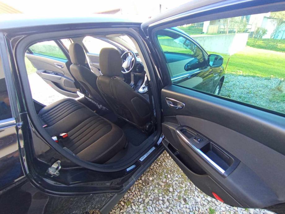 Lancia Delta 1,6 mjt, 2013,automatik, pogled izvana - slika 5