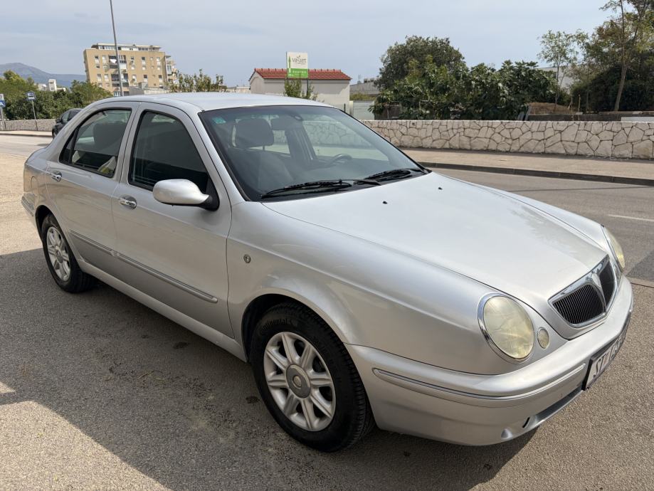 Lancia Lybra 2,4 JTD LX, fotografija 4