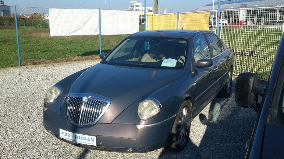 Lancia thesis 2021 picture