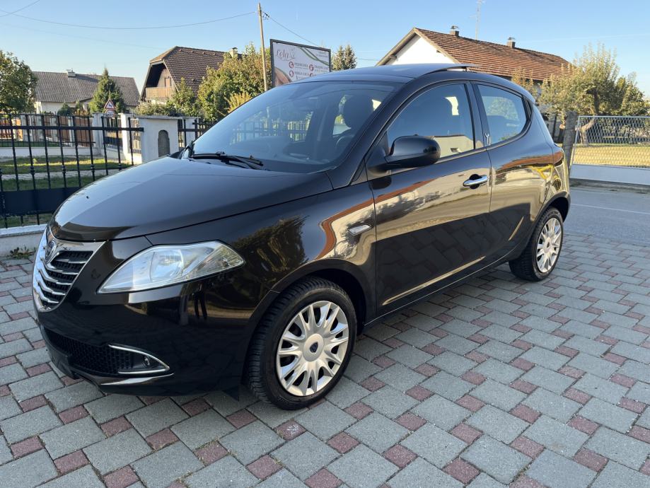 Lancia Y