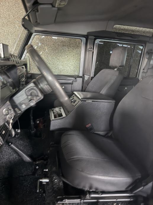 Land Rover Defender 110 4,2 TD - TOYOTA LAND CRUISER, fotografija 6