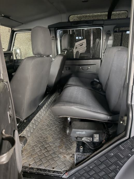 Land Rover Defender 110 4,2 TD - TOYOTA LAND CRUISER, fotografija 7
