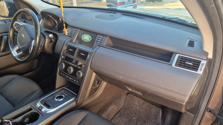 Land Rover Discovery Sport SE automatik, fotografija 12