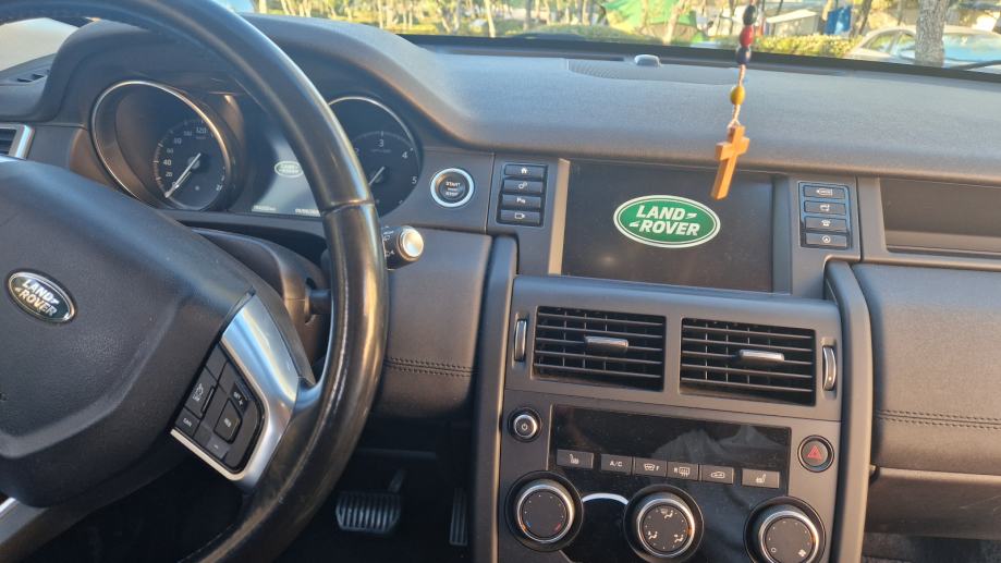 Land Rover Discovery Sport SE automatik, fotografija 13