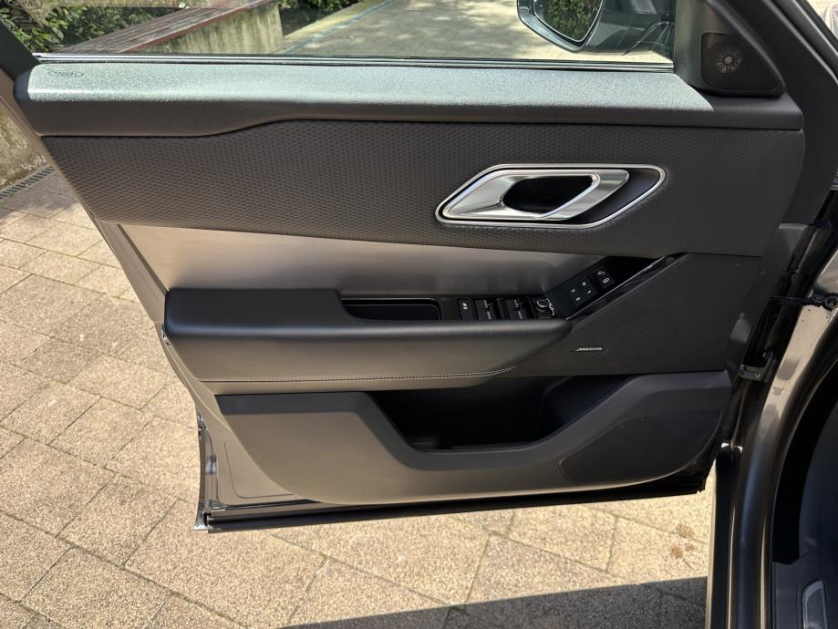 Land Rover Range Rover Velar *R-DYNAMIC*PANO*OVLAŠTENI SERVISI*REG5/27, fotografija 8
