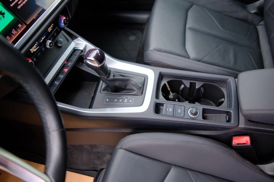 Leasing bez učešća Audi Q3 35 TDI automatik Navi,temp.,koža,kamera...., fotografija 15