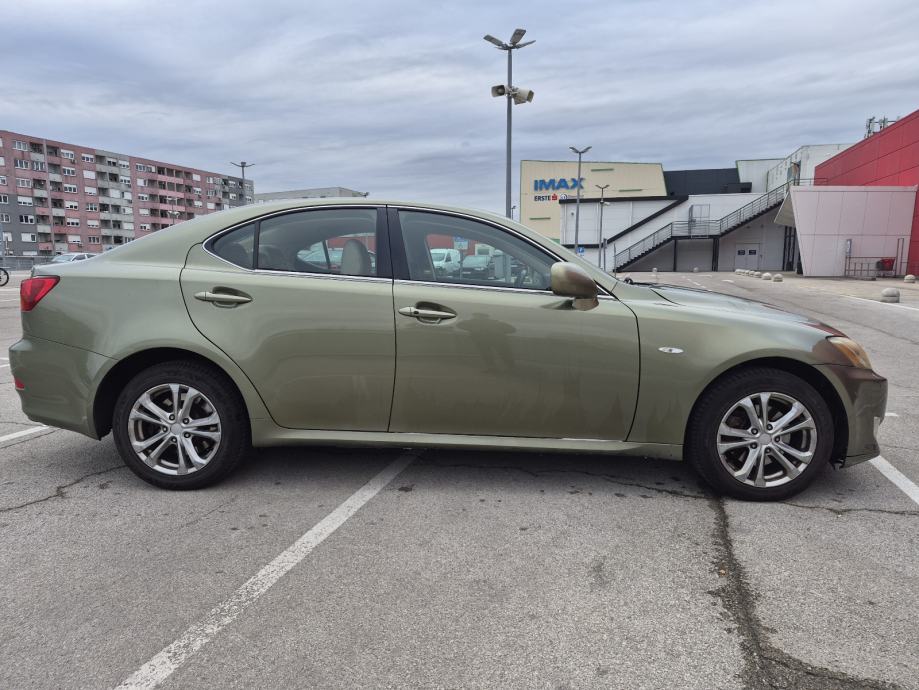 Lexus IS 220d, fotografija 3