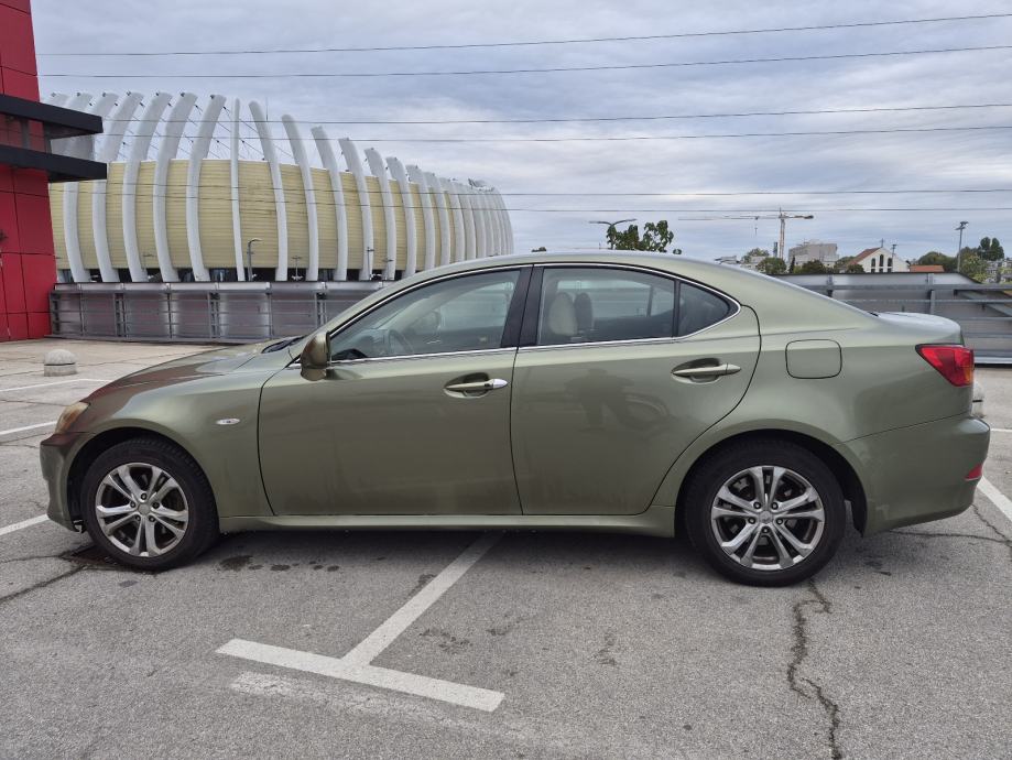 Lexus IS 220d, fotografija 7