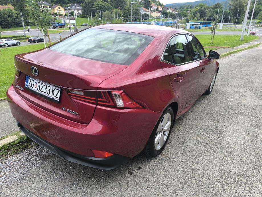 Lexus IS is 300 hibrid automatik, fotografija 3