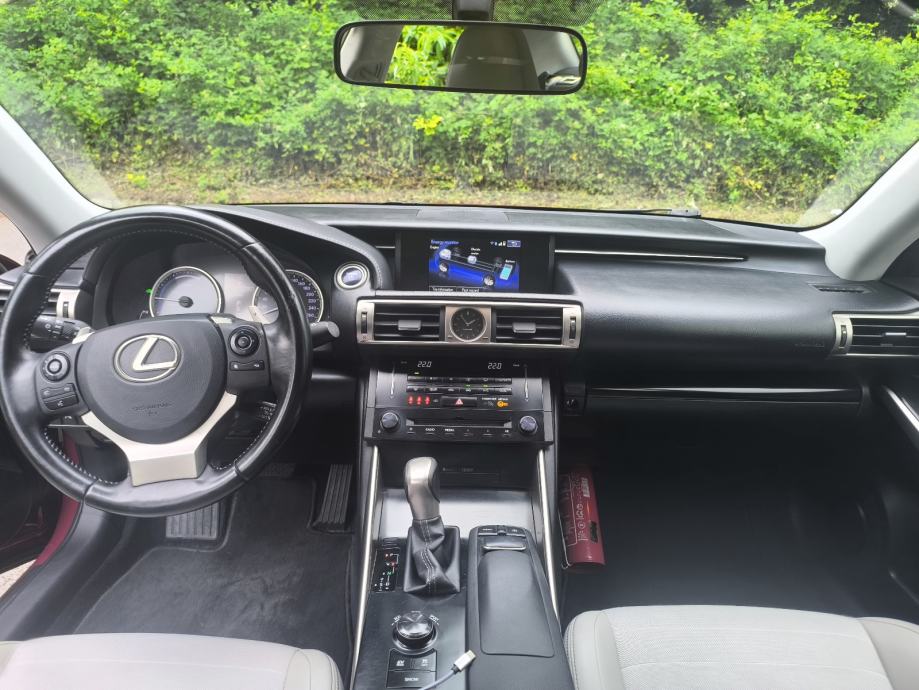 Lexus IS is 300 hibrid automatik, fotografija 9