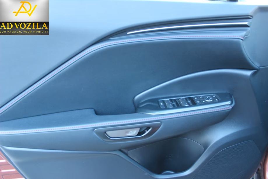 Lexus LBX Emotion LED Kamera Ambi.sv.Navig Keyless €33.900, fotografija 6