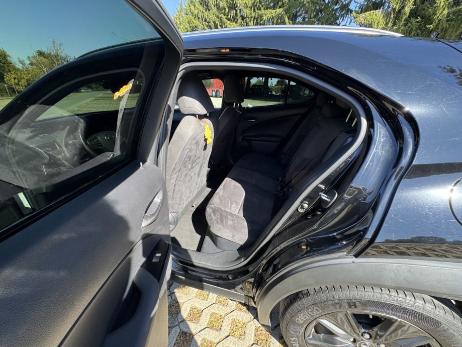 Lexus UX 250h 2019. god., fotografija 8
