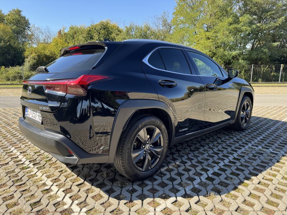 Lexus UX 250h 2019. god., fotografija 4