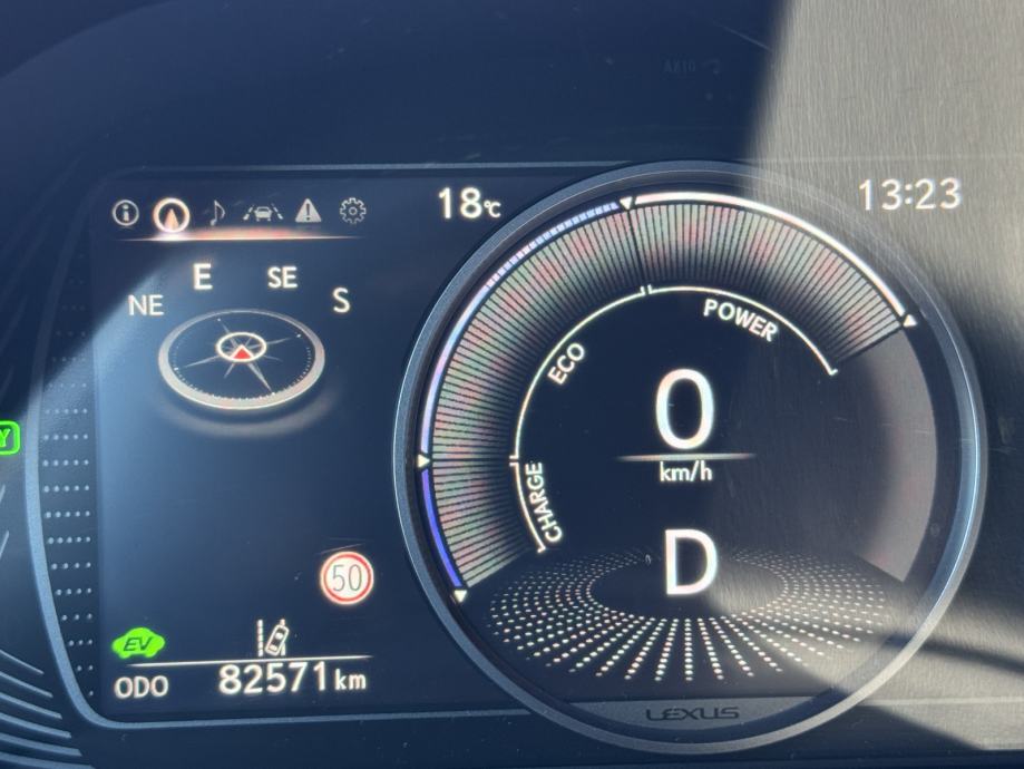 Lexus UX 250h 2019. god., fotografija 17