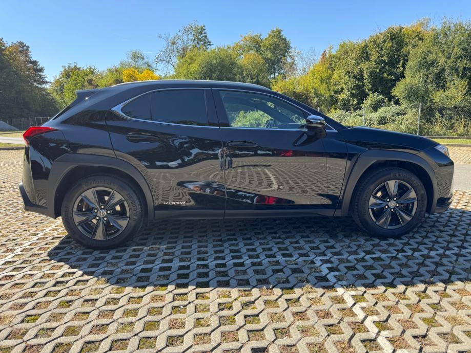 Lexus UX 250h 2019. god., fotografija 5