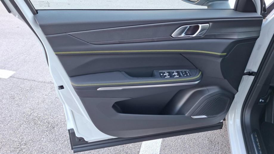 Lynk & Co 01 1.5 PHEV 7DCT FWD, Panorama, 360 Kamera, Jamstvo, fotografija 19